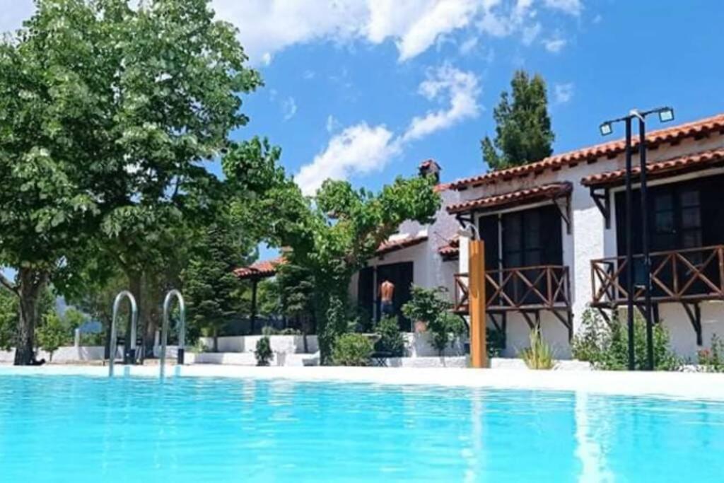 Villa Αρχοντικο Στουσ Προποδεσ Του Ορουσ Διρφυσ à Loutsa  Extérieur photo