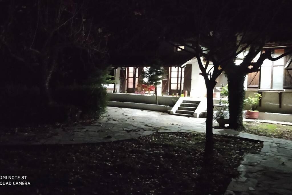 Villa Αρχοντικο Στουσ Προποδεσ Του Ορουσ Διρφυσ à Loutsa  Extérieur photo