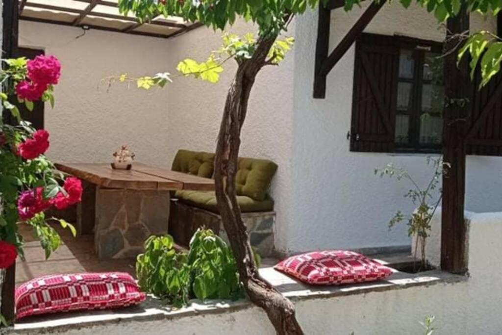 Villa Αρχοντικο Στουσ Προποδεσ Του Ορουσ Διρφυσ à Loutsa  Extérieur photo